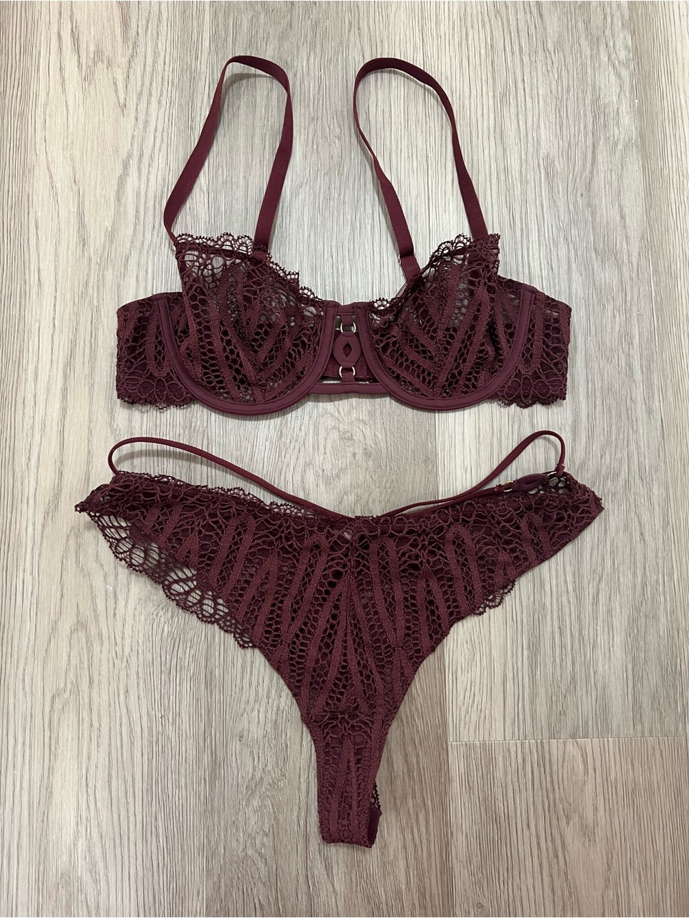 Etam Virtuose Bra No. 9 Balconette & Lace Thong Set Burgundy NWOT